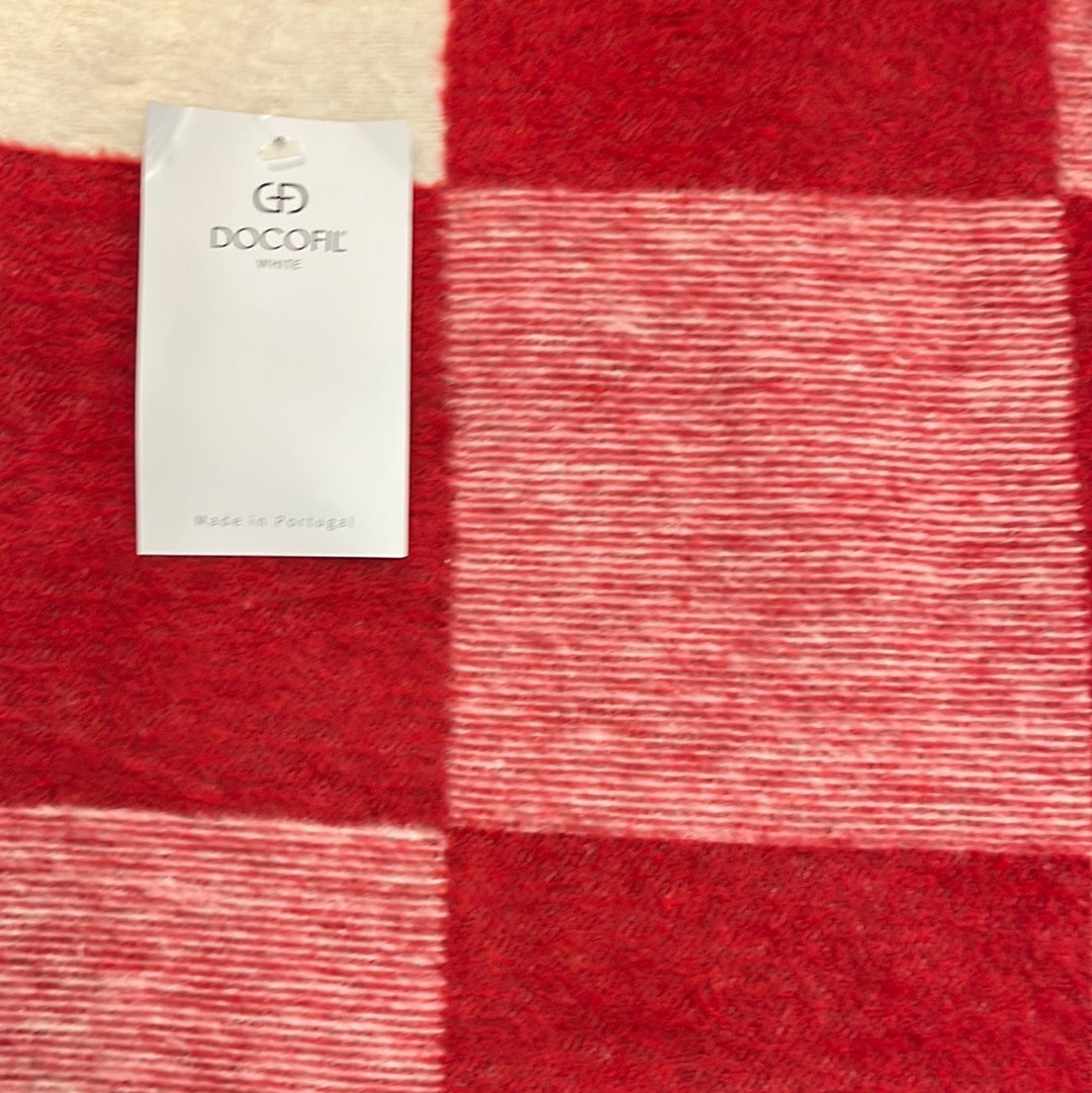 DOCOFIL THROW