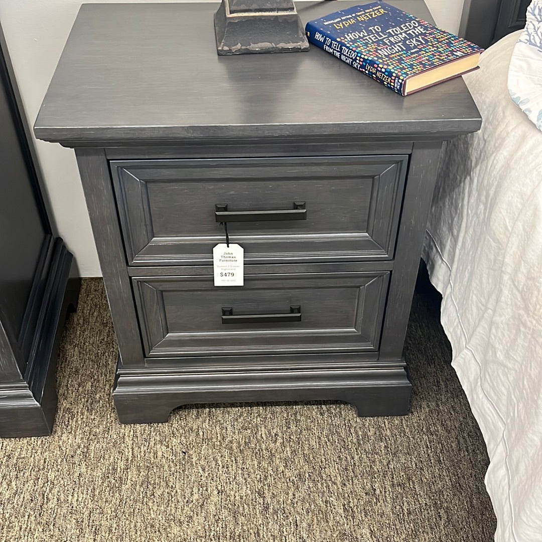 BD105-3002 SUMMIT 2 DRAWER NIGHTSTAND HEATHER GRAY